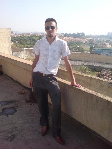 Khouya REDA ga3 wech kayen.